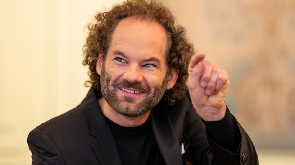 Maxi Schafroth leiht dem frechen Kobold Pumuckl seine Stimme.  / Foto: Lennart Preiss/dpa