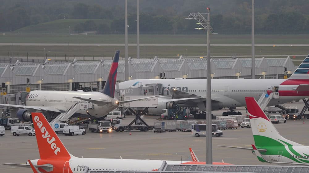 Nach der erneuten Betriebsunterbrechung wegen Drohnen ist in München der Flugbetrieb langsam wieder angelaufen. / Foto: Enrique Kaczor/onw-images/dpa