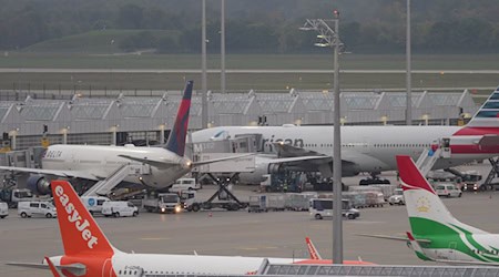 Nach der erneuten Betriebsunterbrechung wegen Drohnen ist in München der Flugbetrieb langsam wieder angelaufen. / Foto: Enrique Kaczor/onw-images/dpa