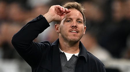 Der Blick geht nach vorne: Julian Nagelsmann erwartet auch in Belfast einen Sieg. / Foto: Federico Gambarini/dpa