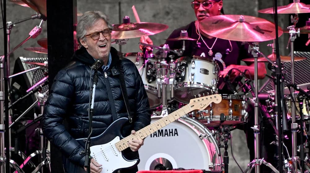 Der Musiker Eric Clapton kommt im Mai 2026 für drei Konzerte in Mannheim, Köln und München nach Deutschland. (Archivbild) / Foto: Britta Pedersen/dpa