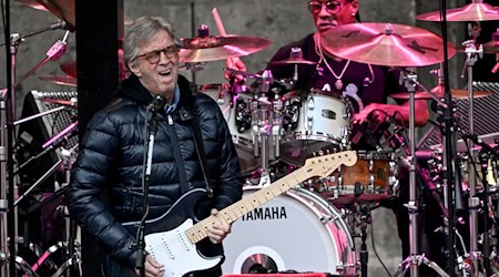 Der Musiker Eric Clapton kommt im Mai 2026 für drei Konzerte in Mannheim, Köln und München nach Deutschland. (Archivbild) / Foto: Britta Pedersen/dpa