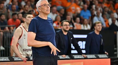 Coach Gordon Herbert sah den ersten Sieg des FC Bayern München in dieser Euroleague-Saison. / Foto: Jan-Philipp Strobel/dpa