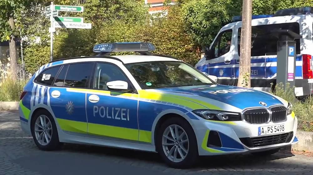 Nach einem Angriff an der Mittelschule Friedberg leitet die Generalstaatsanwaltschaft München, Zentralstelle zur Bekämpfung von Extremismus und Terrorismus (ZET). (Archivbild)  / Foto: Jason Tschepljakow/dpa