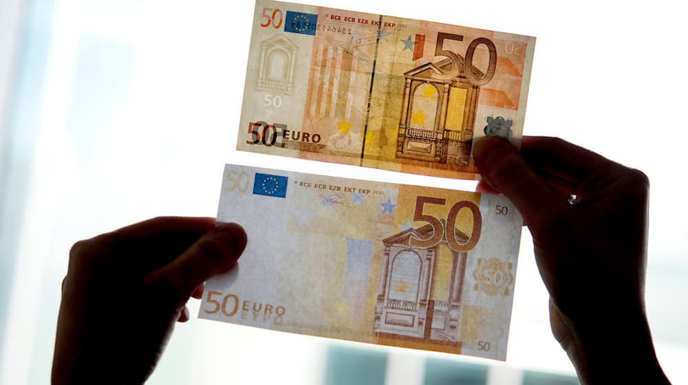 Der Jugendliche wollte mit einem falschen Fünfzig-Euro-Schein in einem Fast-Food-Restaurant zahlen. (Symbolbild) / Foto: Franziska Gabbert/dpa-Zentralbild/dpa Der Jugendliche wollte mit einem falschen Fünfzig-Euro-Schein in einem Fast-Food-Restaurant zahlen. (Symbolbild) / Foto: Franziska Gabbert/dpa-Zentralbild/dpa