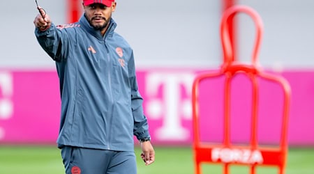 Vincent Kompany muss auch beim Abschlusstraining des FC Bayern auf Serge Gnabry verzichten. / Foto: Sven Hoppe/dpa