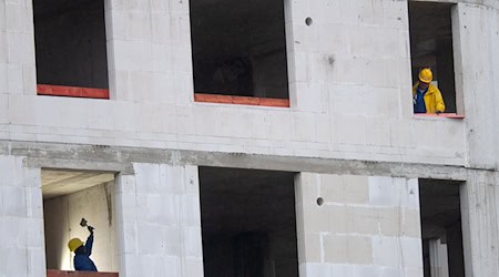 Die bayerischen Grünen wollen mit zusätzlichem Geld und Steuerreformen den Wohnungsbau im Freistaat ankurbeln. (Symbolbild) / Foto: Sebastian Gollnow/dpa