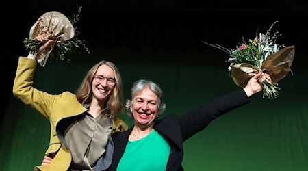 Die Grüne-Doppelspitze Eva Lettenbauer (links) und Gisela Sengl will sich auf dem Parteitag erneut zur Wahl stellen. Gegenkandidaten müssen sie bislang keine fürchten. (Archivbild) / Foto: Karl-Josef Hildenbrand/dpa