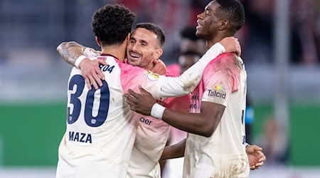 Steht nach hartem Kampf und Verlängerung im Pokal-Achtelfinale: Bayer Leverksuen.  / Foto: David Inderlied/dpa