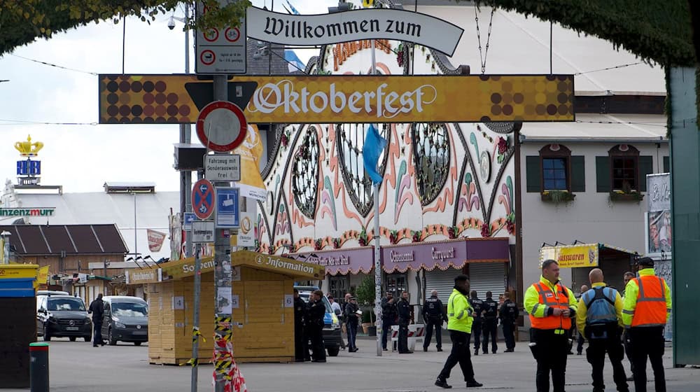 Bis 17.30 Uhr blieb das Oktoberfest nach einer Drohung geschlossen.  / Foto: Michael Faulhaber/dpa