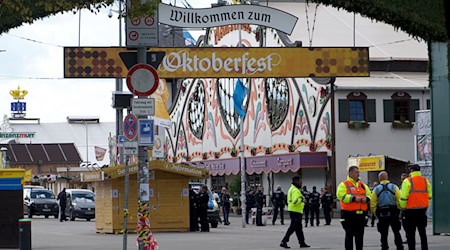 Bis 17.30 Uhr blieb das Oktoberfest nach einer Drohung geschlossen.  / Foto: Michael Faulhaber/dpa