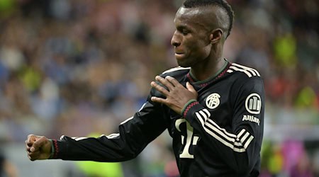 Geschafft: Nicolas Jackson jubelt nach seinem ersten Tor für den FC Bayern. / Foto: Peter Kneffel/dpa