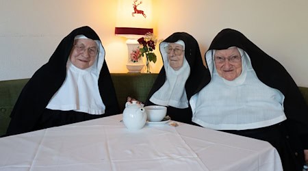 Helferinnen und Helfer haben einen Instagram-Kanal für die Chorfrauen eingerichtet. / Foto: Noah Hatz/dpa