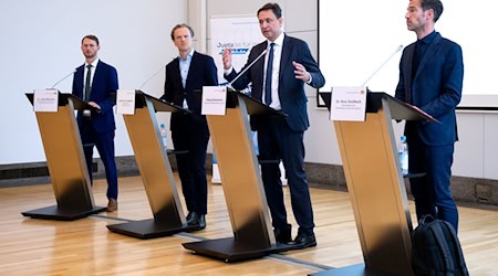 Privatanleger sollen im Internet vorsichtig sein, warnt Bayerns Justizminister Georg Eisenreich.  / Foto: Sven Hoppe/dpa