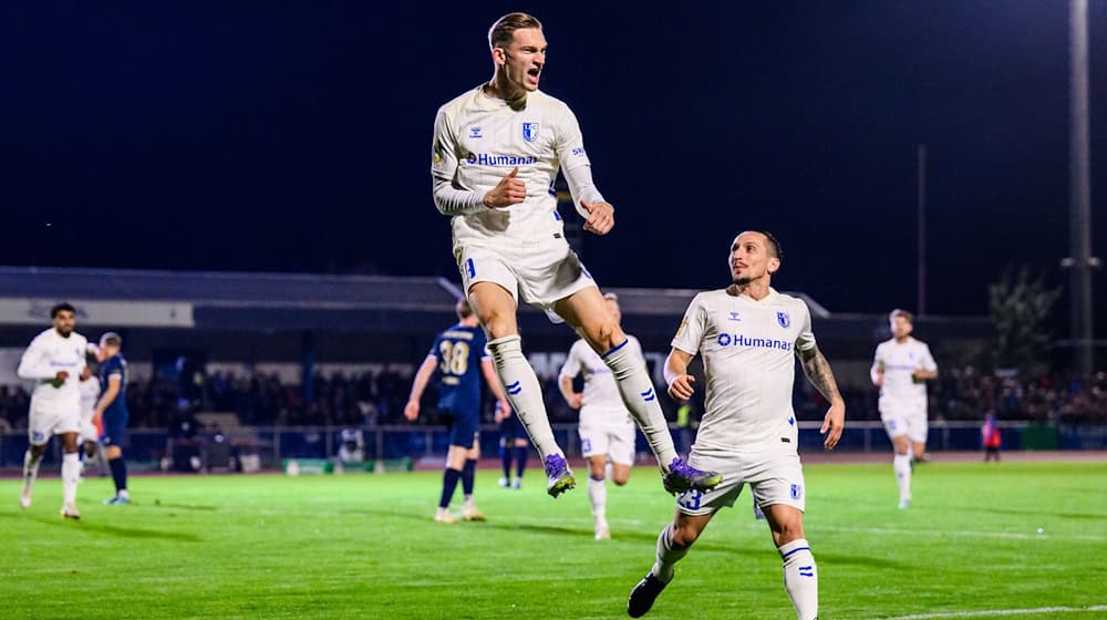 Magdeburg-Stürmer Maximilian Breunig jubelt über sein Tor zum 1:0 in Illertissen. / Foto: Tom Weller/dpa Magdeburg-Stürmer Maximilian Breunig jubelt über sein Tor zum 1:0 in Illertissen. / Foto: Tom Weller/dpa