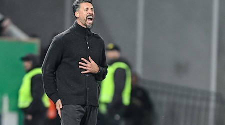 Kann er Krisenmanager? Augsburgs Trainer Sandro Wagner. / Foto: Harry Langer/dpa