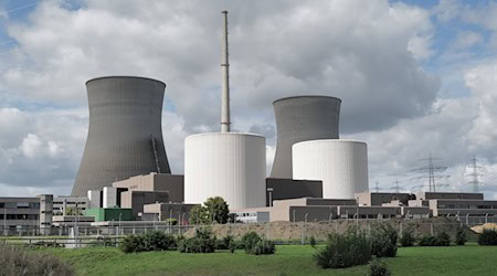 Seit Wochen arbeiten Spezialisten daran, dass die beiden monumentalen Bauwerke durch Sprengungen binnen Sekunden dem Erdboden gleich gemacht werden. (Archivbild) / Foto: Ulf Vogler/dpa