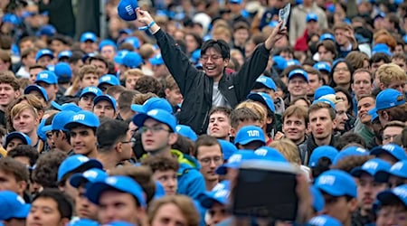 Trotz der Umstellung bei der Abitur-Dauer sind Bayerns Universitäten und Hochschulen auch im Wintersemester 2025/26 sehr gut besucht. (Illustration) / Foto: Malin Wunderlich/dpa