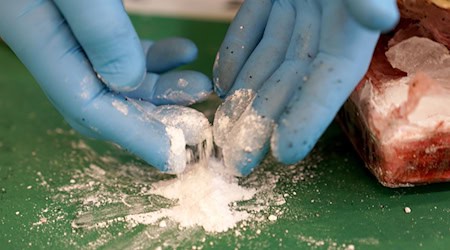 Die Fahnder stellten mehrere Kilogramm verschiedener Rauschmittel sicher, darunter Kokain und Amphetamin. (Symbolbild) / Foto: Marcus Brandt/dpa