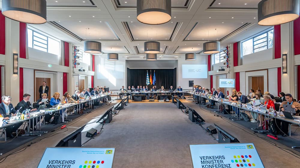 Mitte Oktober hatte Schnieder Eckpunkte zur Novelle des Führerscheins vorgelegt, diese zielt auf Vereinfachungen und mehr digitale Lösungen ab. / Foto: Armin Weigel/dpa Mitte Oktober hatte Schnieder Eckpunkte zur Novelle des Führerscheins vorgelegt, diese zielt auf Vereinfachungen und mehr digitale Lösungen ab. / Foto: Armin Weigel/dpa