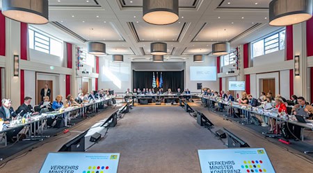 Mitte Oktober hatte Schnieder Eckpunkte zur Novelle des Führerscheins vorgelegt, diese zielt auf Vereinfachungen und mehr digitale Lösungen ab. / Foto: Armin Weigel/dpa