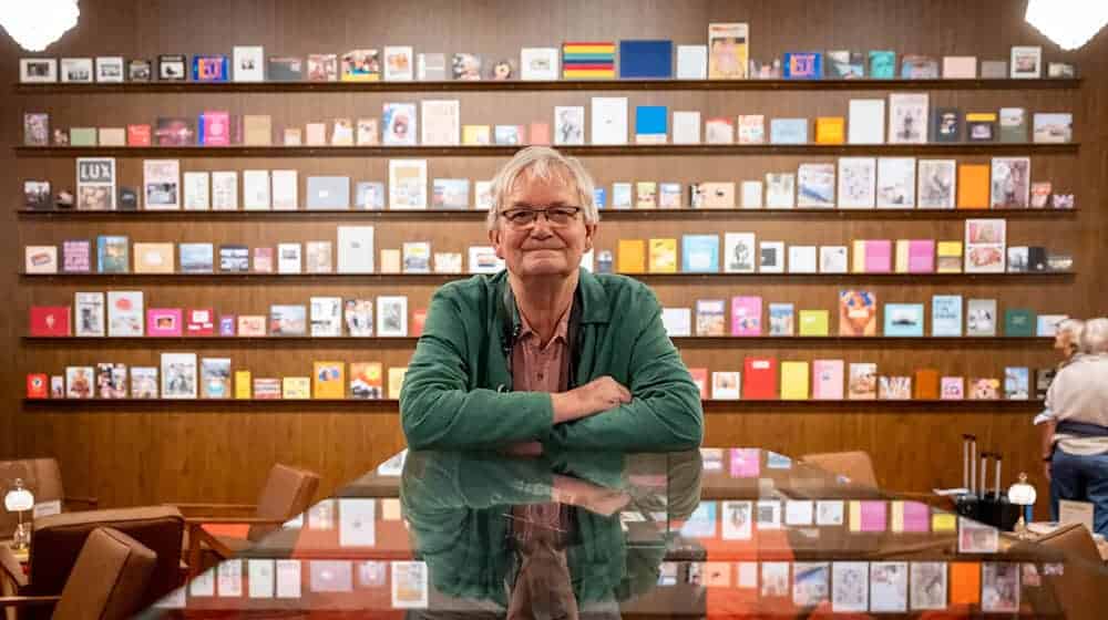 In rund 250 Fotobuchprojekten dokumentiert Parr seit den 1980er-Jahren mit Humor und kritischem Blick die Welt zwischen Protz und Kitsch, Fast Food und High Fashion.  / Foto: Daniel Karmann/dpa