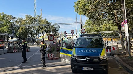 Die Polizei kündigte Suchmaßnahmen an. / Foto: Manuel Schwarz/dpa