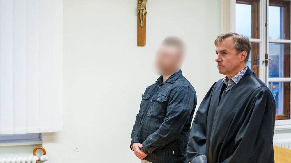 Der Angeklagte äußert sich vor Gericht zunächst nicht selbst. (Archivbild) / Foto: Andreas Arnold/dpa Der Angeklagte äußert sich vor Gericht zunächst nicht selbst. (Archivbild) / Foto: Andreas Arnold/dpa