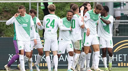 Fürth trotzt den Personalsorgen und gewinnt immerhin einen Punkt gegen Hannover. / Foto: Daniel Löb/dpa
