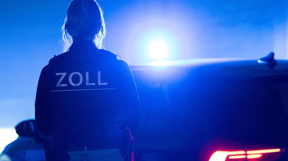 Zollbeamte durchsuchten Wohn- und Geschäftsräume unter anderem in München und Unterammergau. (Symbolbild) / Foto: Leonie Asendorpf/dpa