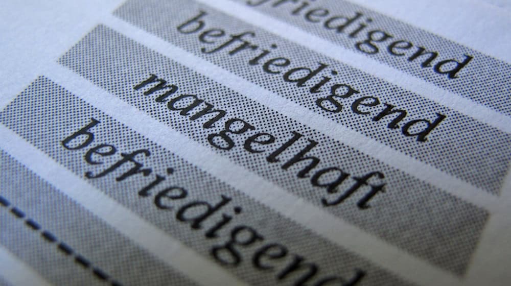 Bei zu vielen Fünfern oder gar Sechsern muss die Klasse wiederholt werden. (Symbolbild) / Foto: picture alliance / dpa