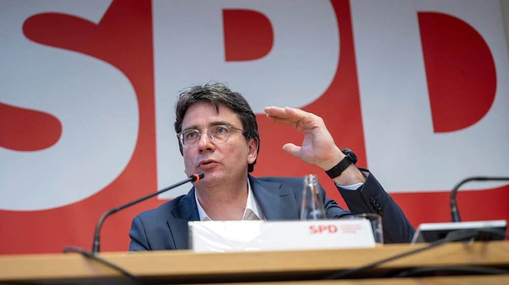 SPD-Politiker Florian von Brunn findet die geplanten Änderungen beim Bürgergeld nicht gut. (Archivbild) / Foto: Peter Kneffel/dpa