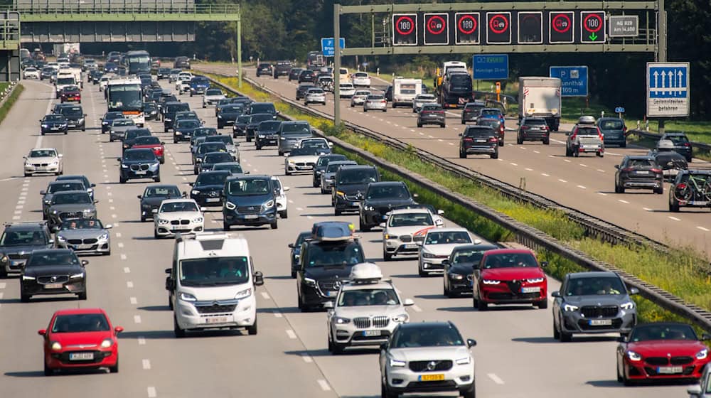 Für die Herbstferien sagt der ADAC Staus vorher. (Symbolbild) / Foto: Stefan Puchner/dpa Für die Herbstferien sagt der ADAC Staus vorher. (Symbolbild) / Foto: Stefan Puchner/dpa