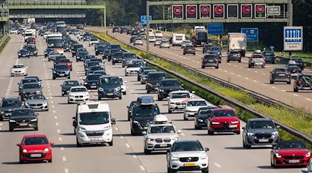 Für die Herbstferien sagt der ADAC Staus vorher. (Symbolbild) / Foto: Stefan Puchner/dpa Für die Herbstferien sagt der ADAC Staus vorher. (Symbolbild) / Foto: Stefan Puchner/dpa