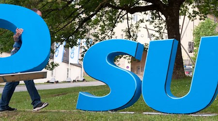 Die CSU steht unter Druck - noch nie musste sie im bürgerlich-konservativen Lager rechts der Mitte mit mehr Konkurrenz klarkommen als derzeit. (Illustration) / Foto: picture alliance / dpa