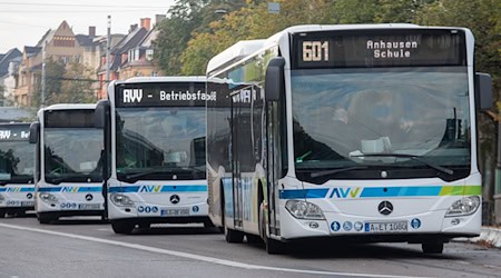 Mit Milliardeninvestitionen könnte laut einer neuen Studie das Bus- und Bahnangebot in Bayern überall deutlich verbessert werden. (Symbolbild) / Foto: Stefan Puchner/dpa