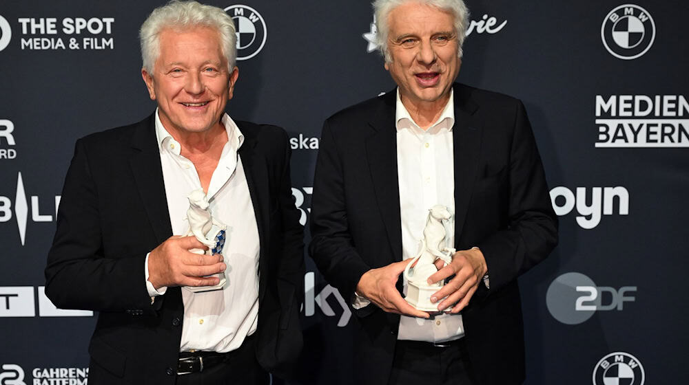 Die beiden Münchner «Tatort»-Ermittler Miroslav Nemec und Udo Wachtveitl haben den Ehrenpreis des Ministerpräsidenten erhalten. / Foto: Felix Hörhager/dpa