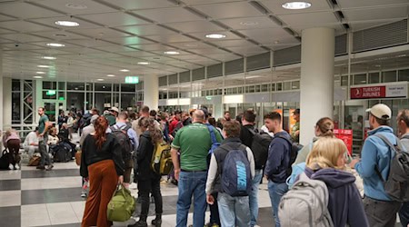 Tausende Menschen sind am Flughafen München gestrandet.  / Foto: Enrique Kaczor/onw-images/dpa