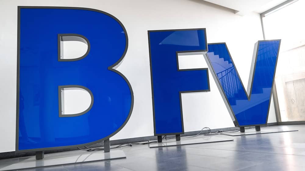 Der BFV ermittelt nach Drohungen gegen einen zwölf Jahre alten Schiedsrichter. / Foto: Peter Kneffel/dpa Der BFV ermittelt nach Drohungen gegen einen zwölf Jahre alten Schiedsrichter. / Foto: Peter Kneffel/dpa