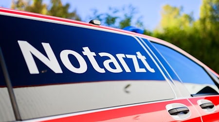 Trotz Reanimation stirbt der 63-Jährige noch an der Unfallstelle. (Symbolbild) / Foto: Julian Stratenschulte/dpa