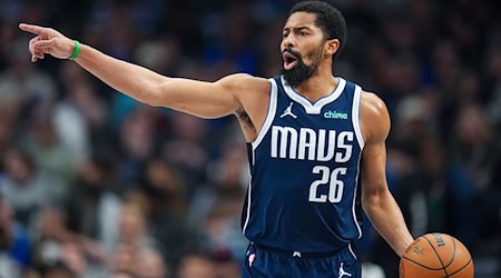 Von der NBA in die Bundesliga: Basketball-Routinier Spencer Dinwiddie heuert beim FC Bayern an. (Archivbild) / Foto: Julio Cortez/AP/dpa