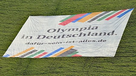 Mit einem großen Bann auf dem Olympiaberg wird für eine Münchner Sommerspiel-Bewerbung geworben. (Archivfoto) / Foto: Malin Wunderlich/dpa