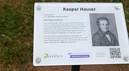 Die Infotafel am Grab von Kaspar Hauser fehlt. / Foto: Stadt Ansbach/dpa