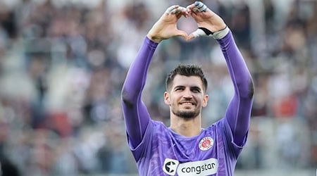 Ist mittlerweile einer der Besten in der Bundesliga: St. Paulis Torwart Nikola Vasilj. (Archiv) / Foto: Christian Charisius/dpa