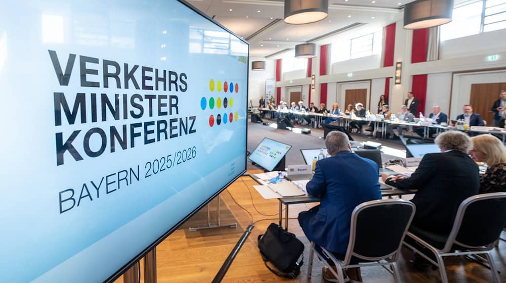 Beim Deutschlandticket stellte die Verkehrsministerkonferenz die Weichen für einen Preismechanismus, der ab 2027 gelten soll.  / Foto: Armin Weigel/dpa
