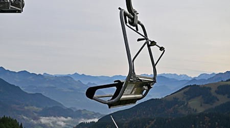 Zunächst soll es in Bayern meist stark bewölkt bleiben, vor allem in Franken setzt im Tagesverlauf dann Regen ein. (Archivbild) / Foto: Uwe Lein/dpa