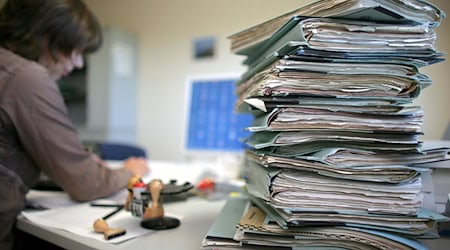 100 staatliche Vorschriften und Auflagen für die Kommunen sollen in Bayern wegfallen. (Symbolbild) / Foto: Patrick Pleul/dpa