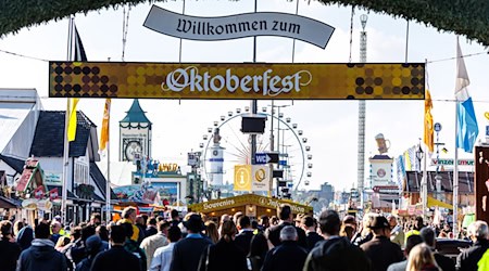 Auf dem Oktoberfest läuft der Betrieb mittlerweile wieder normal. / Foto: Matthias Balk/dpa