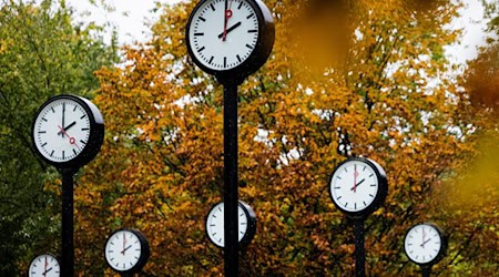 In der Nacht von Samstag auf Sonntag endet die Sommerzeit. Um 3.00 Uhr werden die Uhren auf 2.00 Uhr zurückgestellt. (Symbolbild). / Foto: Rolf Vennenbernd/dpa