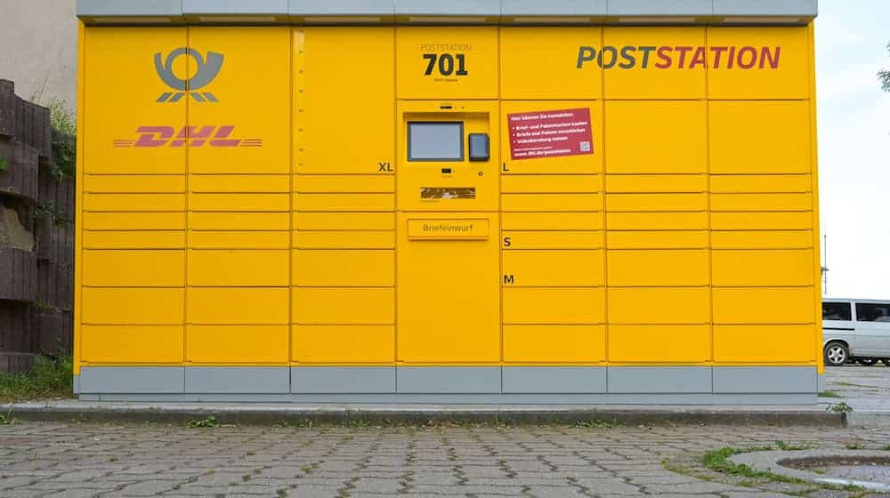 Sieht aus wie ein Automat, ist ein Automat - und ist mancherorts in Deutschland obendrein noch eine Postfiliale. (Archivbild) / Foto: Heiko Rebsch/dpa